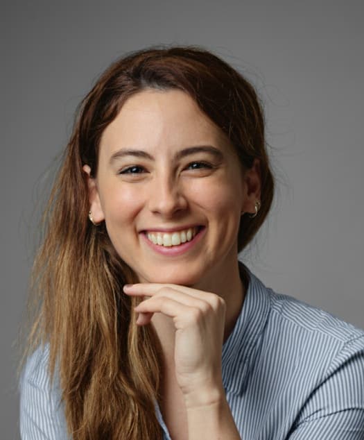 Döbröntei-Woller Eszter